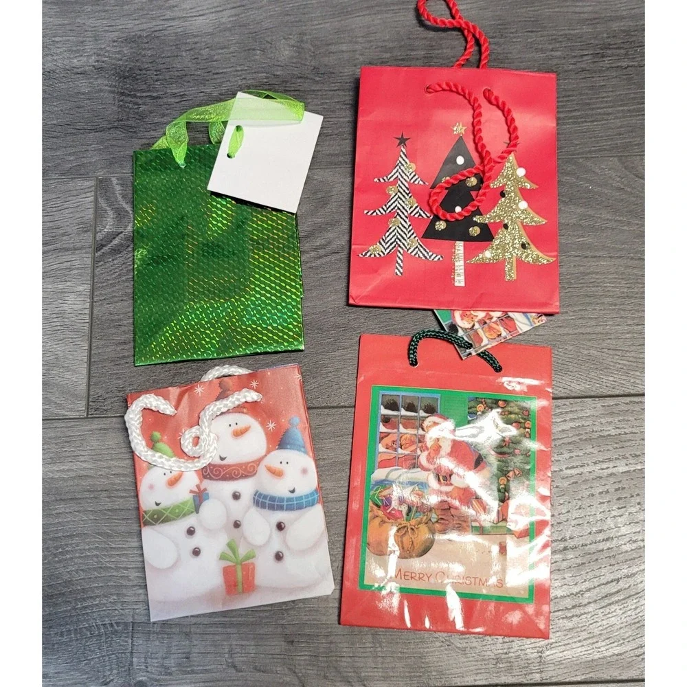 Christmas Gift Bags - Various Designs (20 gift bags)